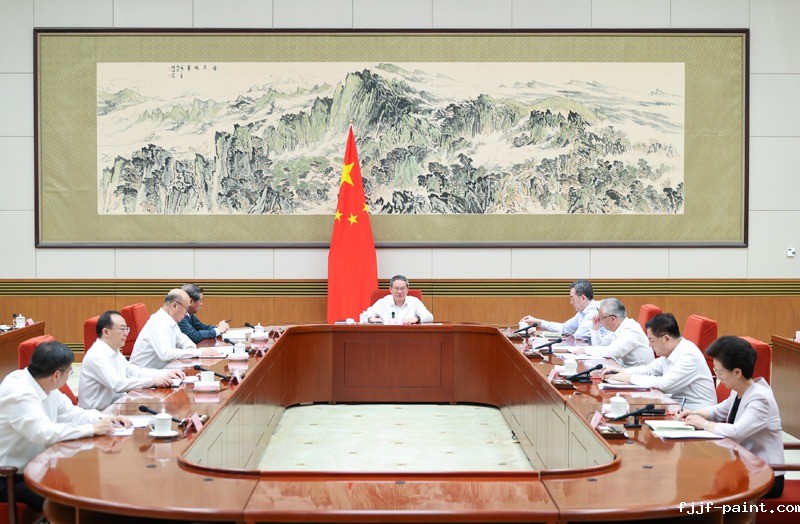 李强主持国务院第十五次专题学习